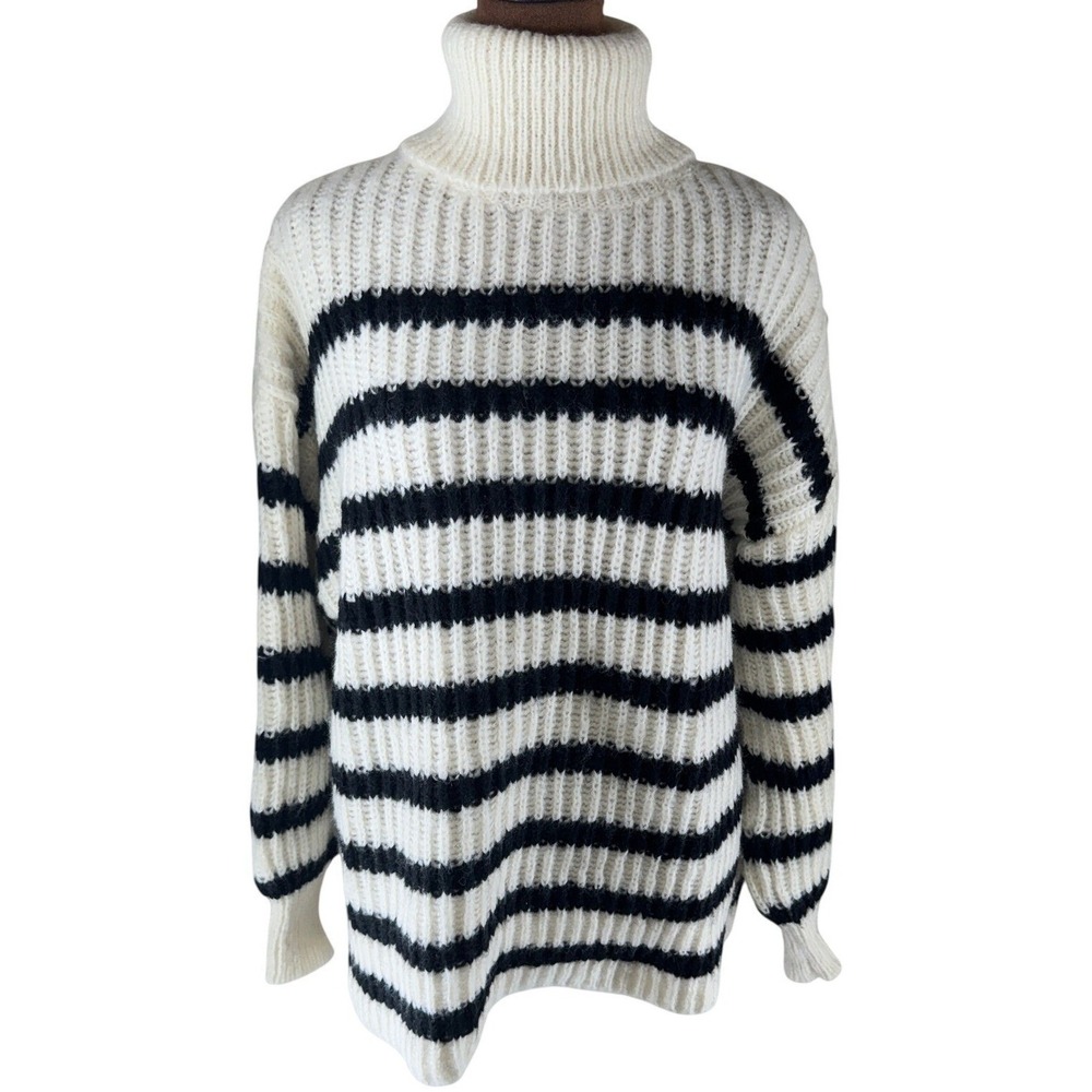 Line & Dot Ariel Sweater Women's Medium White Black Stripe Turtleneck NWT Flaw